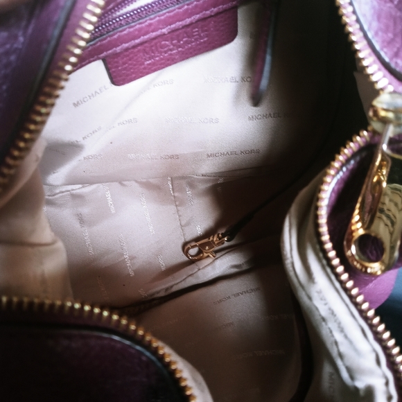 Micheal kors raven medium crossbody - Picture 10 of 10